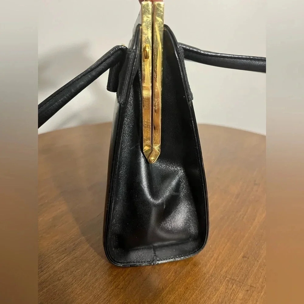 Vintage Salvatore Ferragamo Vala‎ Small Black Leather purse - Picture 4 of 15